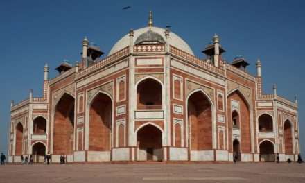 Travel from Mumbai to Delhi and Create Sweet Memories