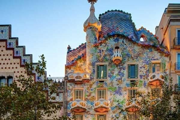 Barcelona Travel Guide: How to visit Barcelona on a budget